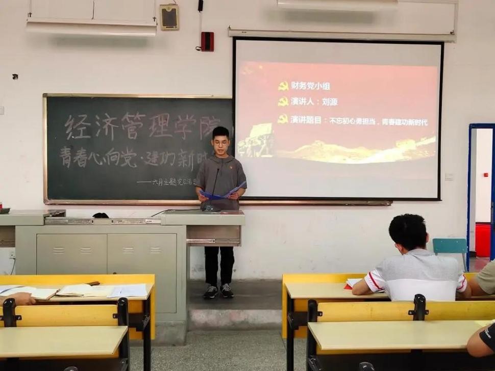 湖北超帅学霸：专业排名第一，获11次奖学金，奖项拿到手软